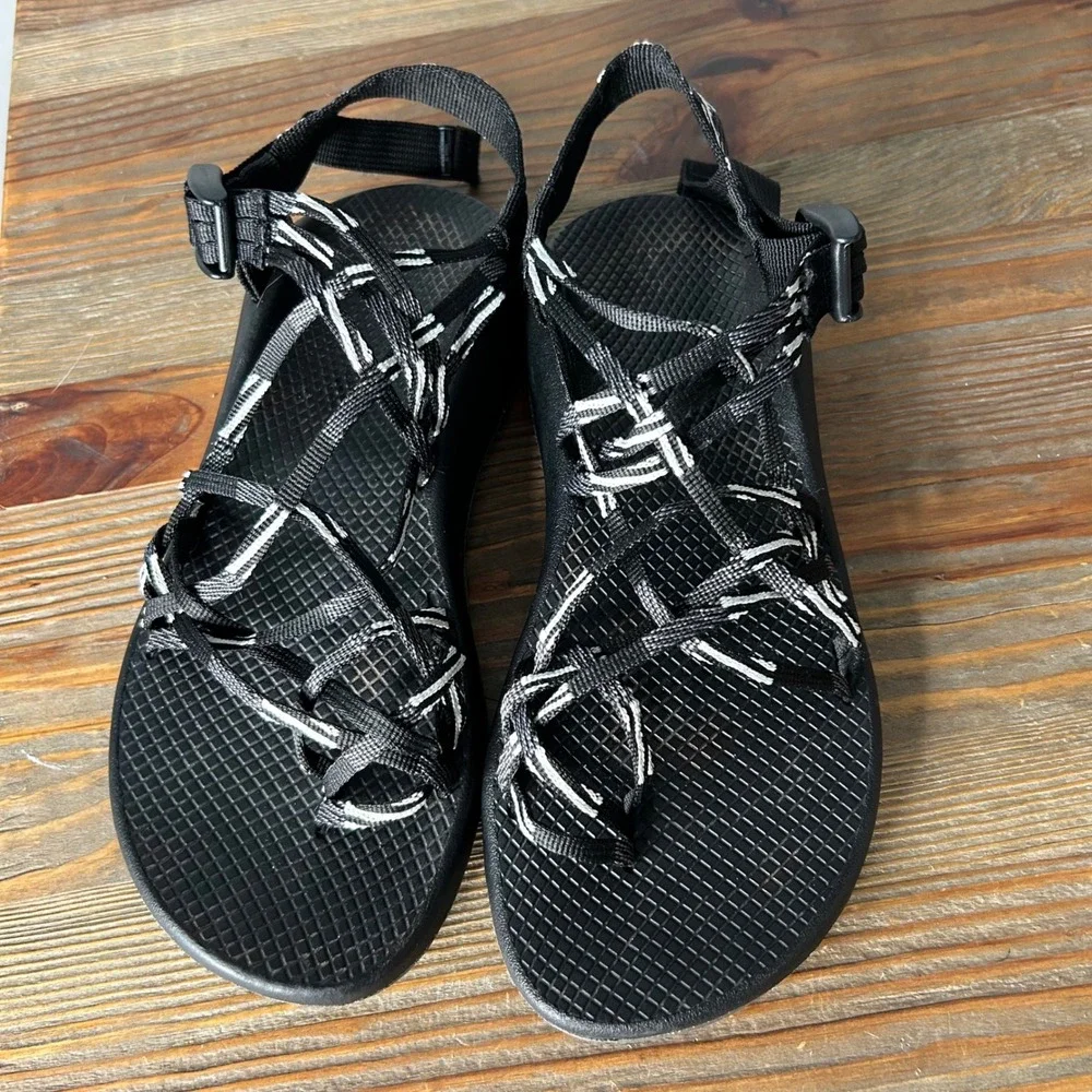 Chacos ZX3 Women Sz 10‎ Black White Strappy Sporty Performance Footwear Sandals